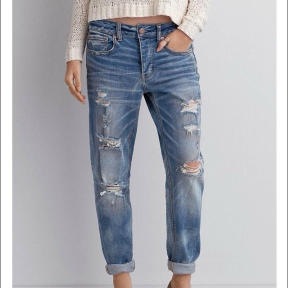American Eagle Outfitters boy crop button fly distressed Jeans 00